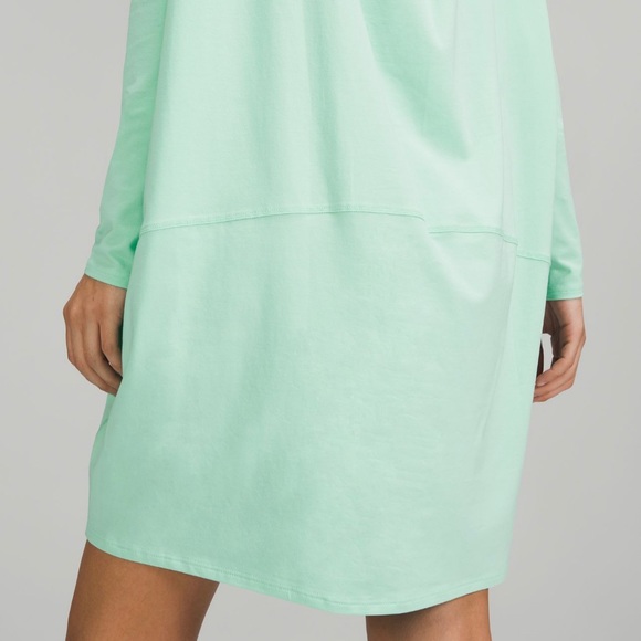 Lululemon Back in Action Long Sleeve Dress Size 8 WLDM - Picture 3 of 4